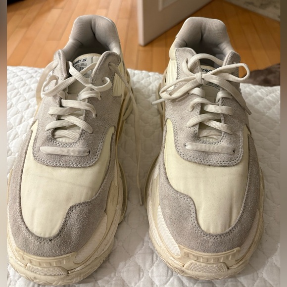 Balenciaga Triple S White - Picture 1 of 3
